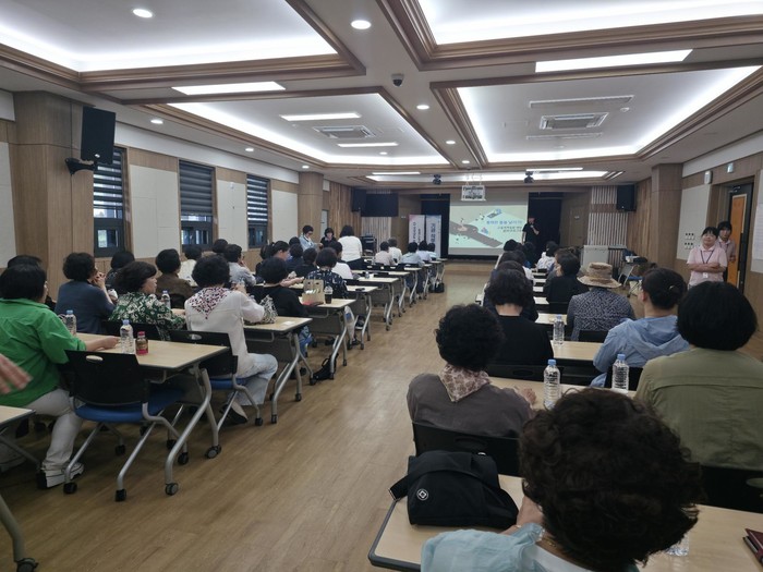 기존 기업 교육 페이지에 게시된 강의 현장 사진